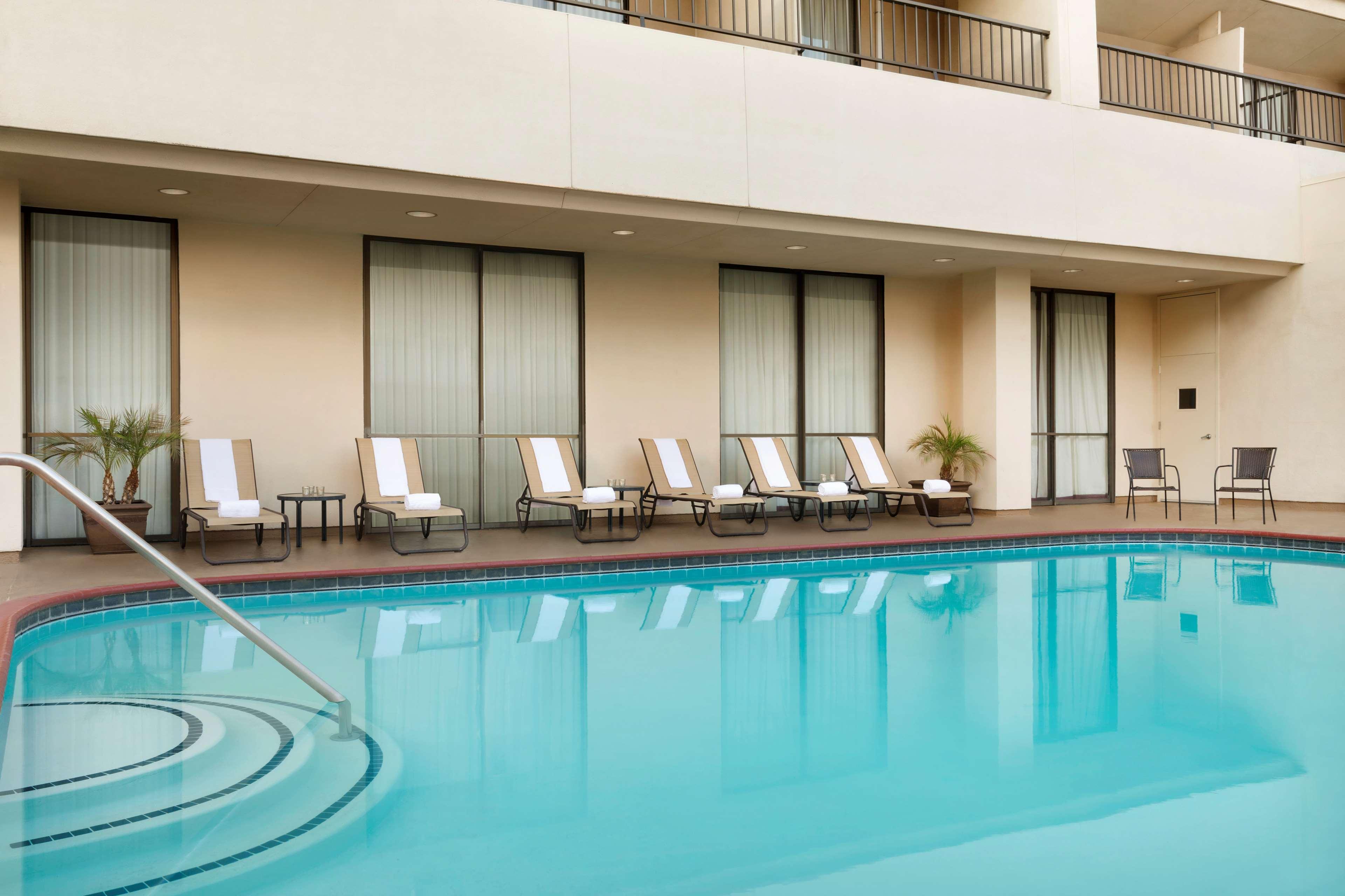 Hotel Radisson Conference Center 3*