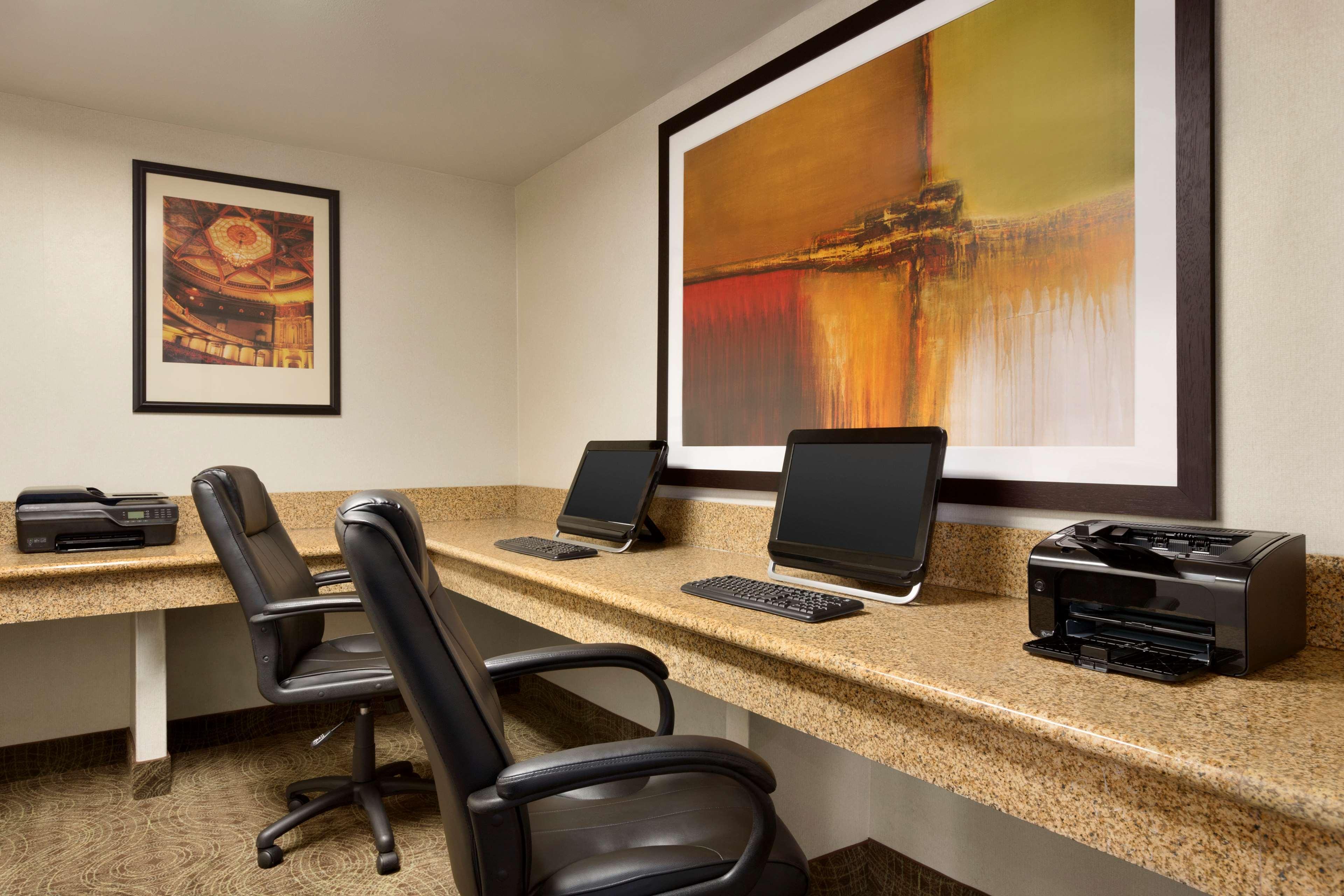 Radisson Conference Center 3*