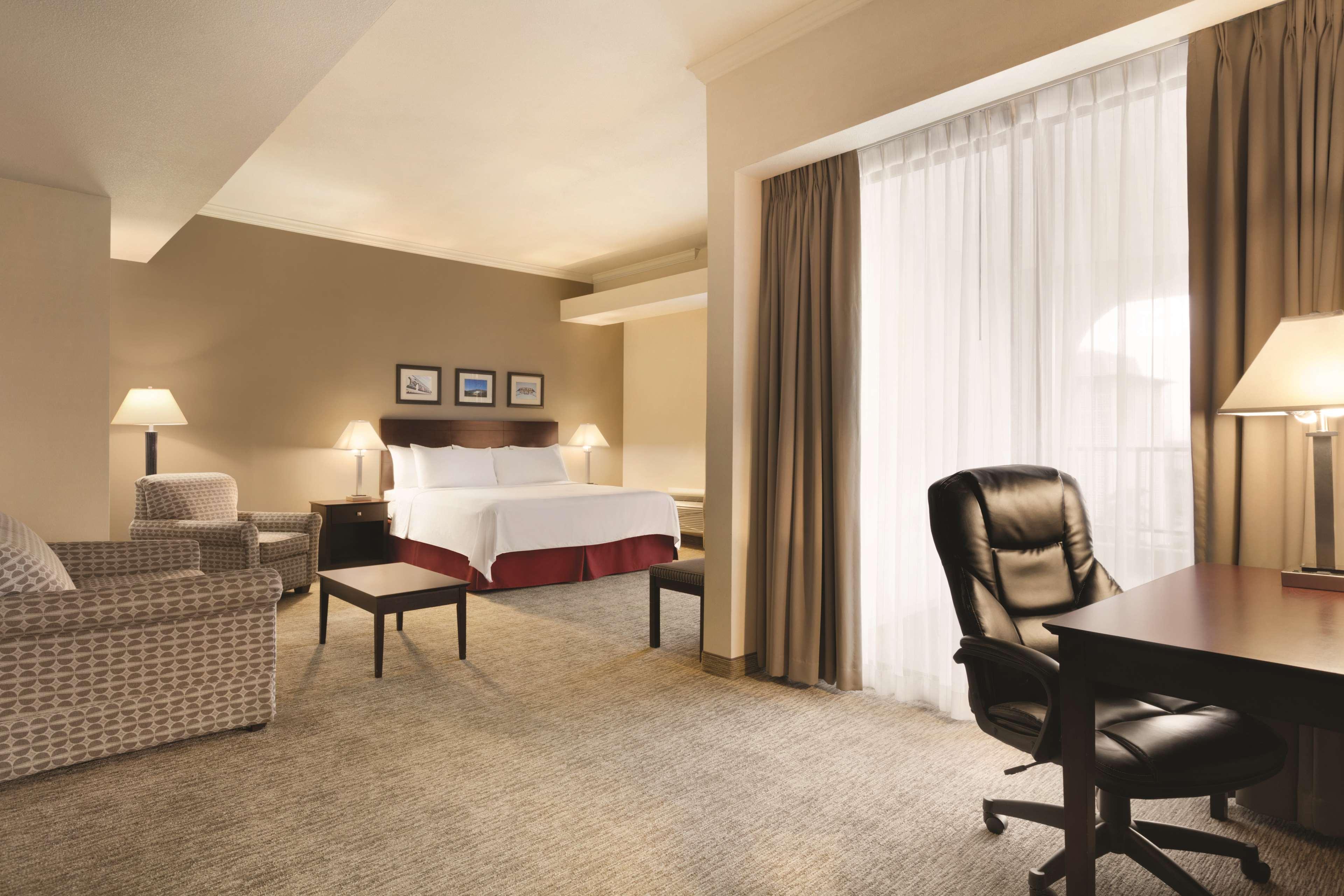 Radisson Conference Center Hotel Fresno