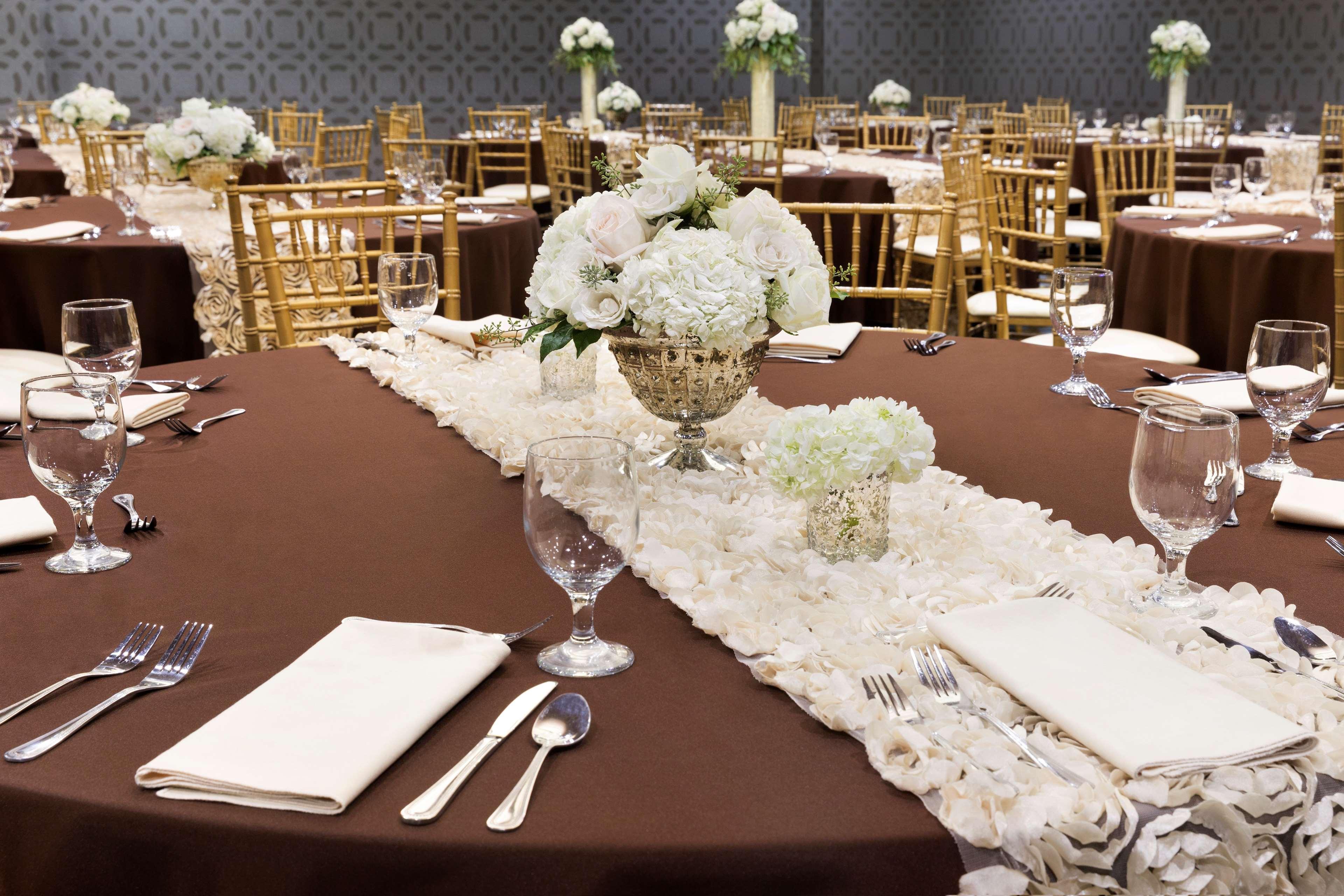 Hotel Radisson Conference Center 3*