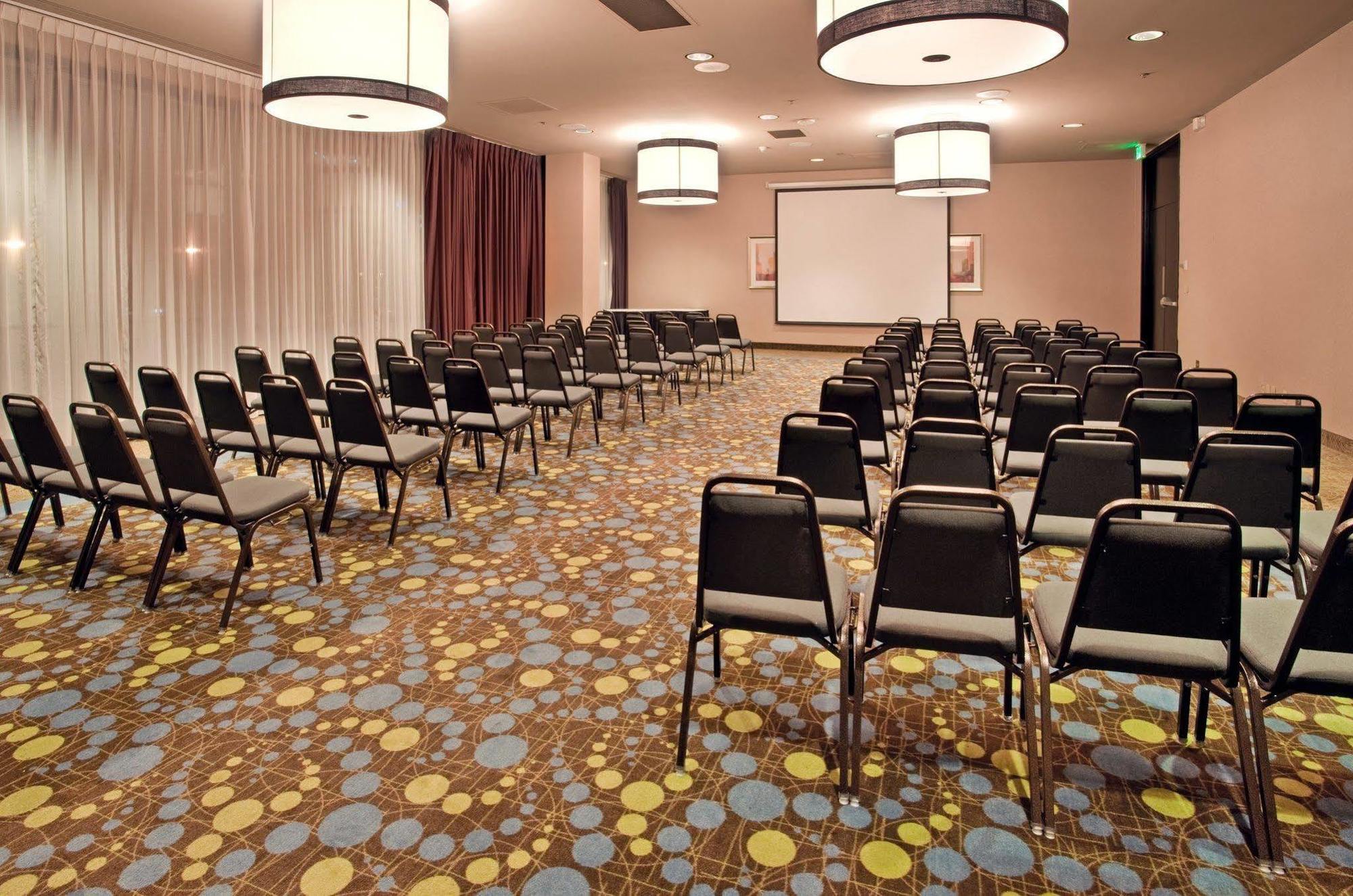 Radisson Conference Center 3* Fresno