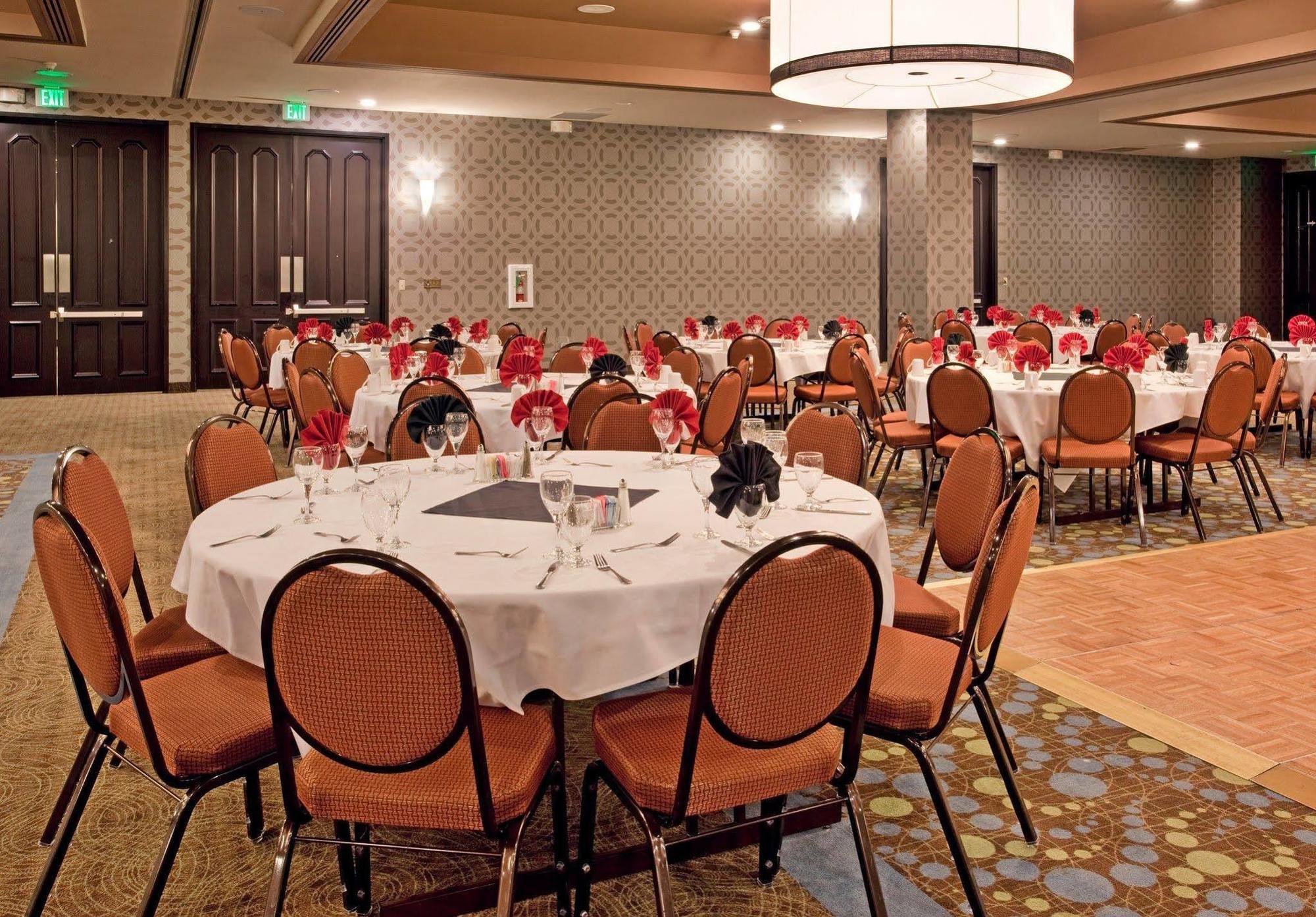 Radisson Conference Center 3* Fresno