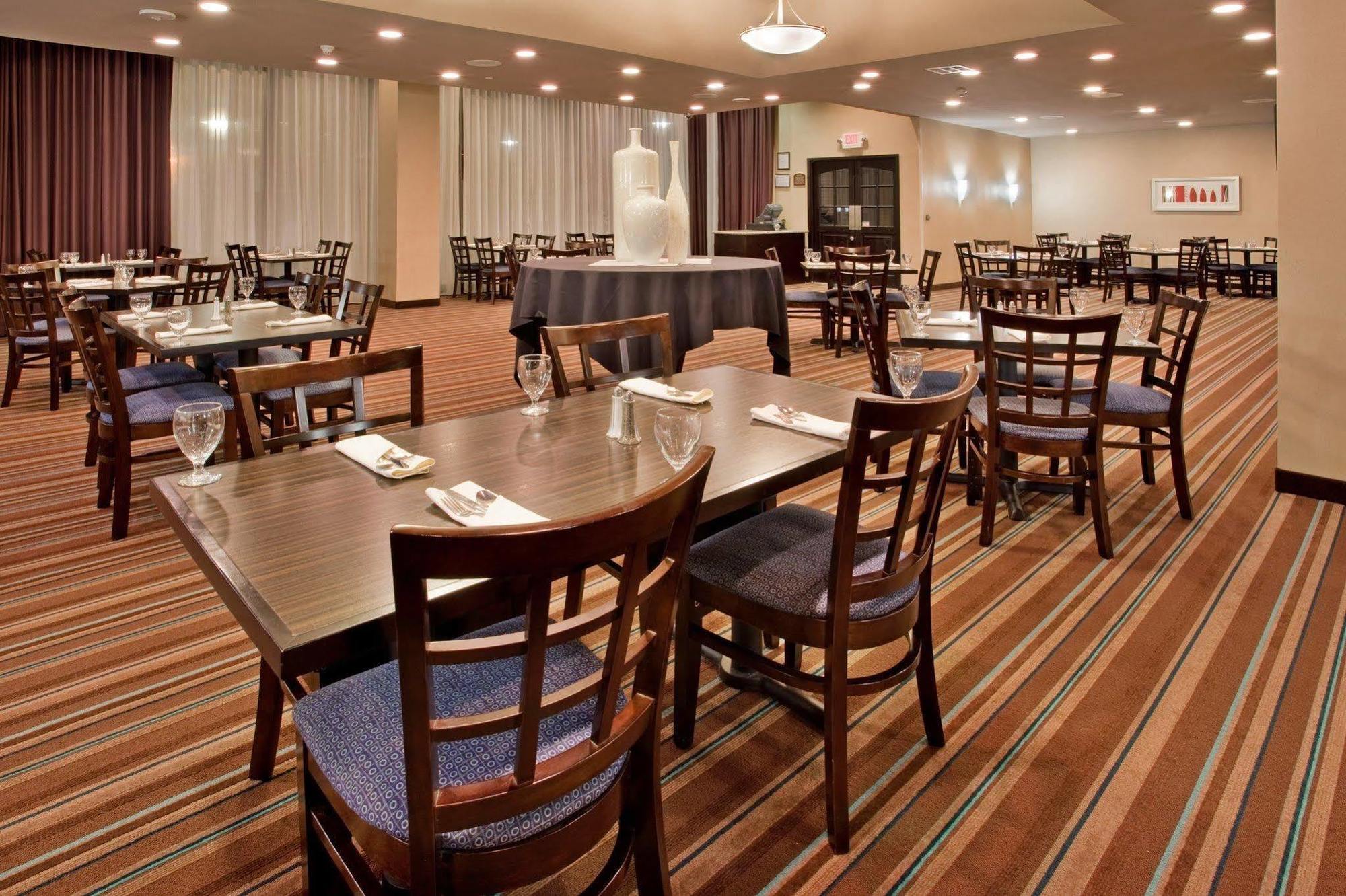 Radisson Conference Center 3* Fresno